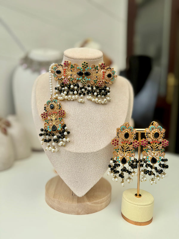 SHANAYA in black| Multi-choker set