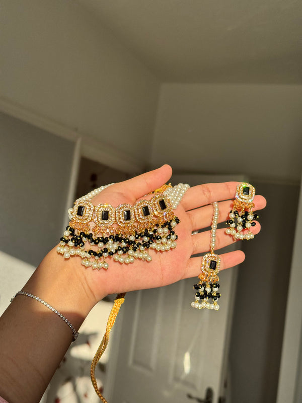 MEHER| Choker set in black and gold